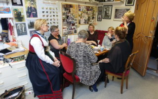 Annríki - Þjóðbúningar og skart. Faldafreyjur í kaffi, spjallað og spáð.